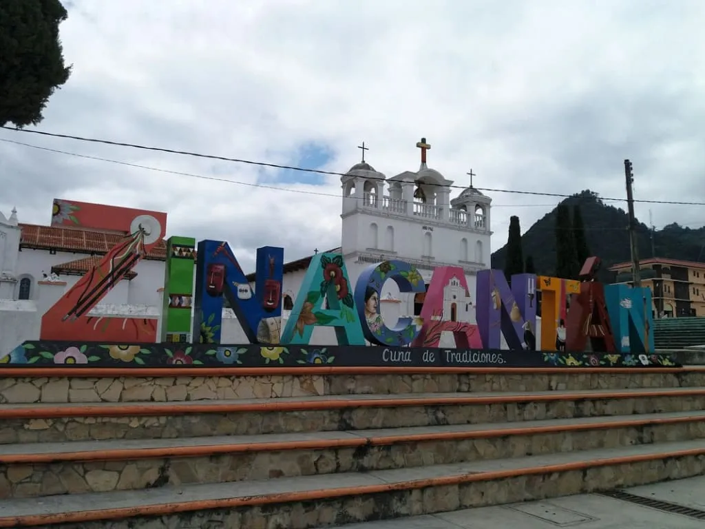 Flower-decorated streets and mountain homes in Zinacantán