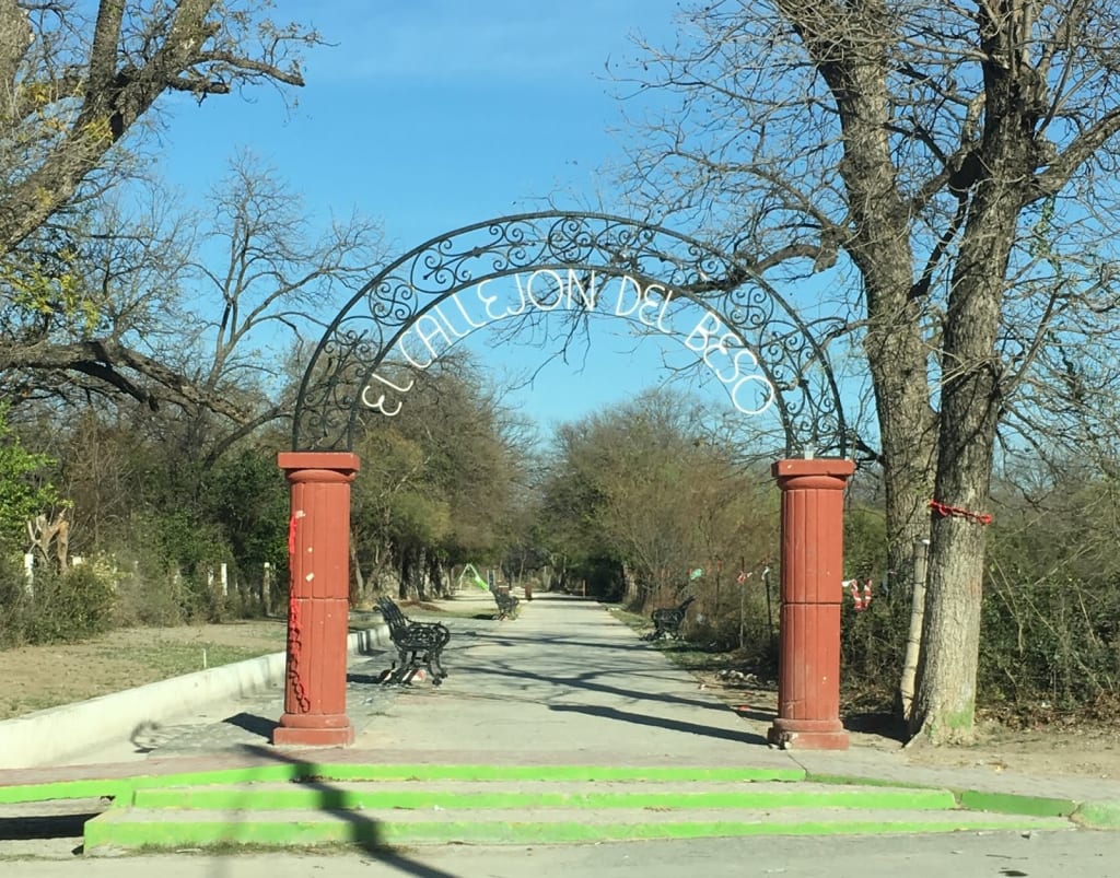 Kiss Alley Bustamante Mexico