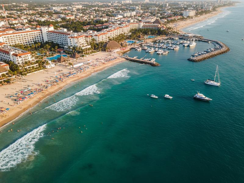 Infographic showing Mexico tourism statistics and safety data