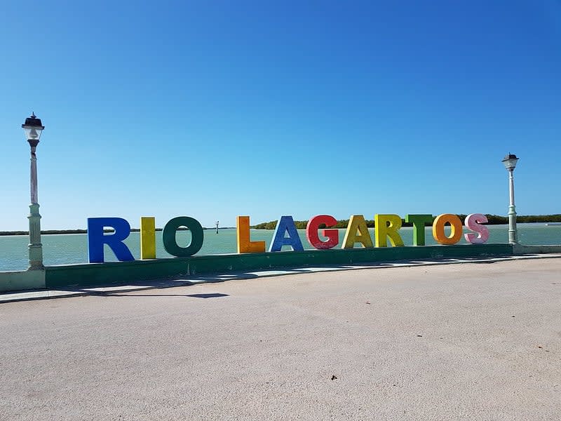 las coloradas pink lagoon
