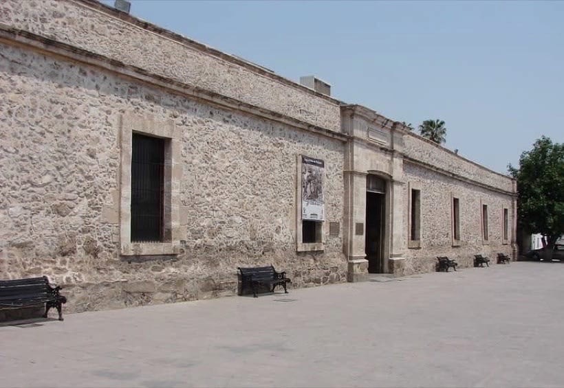 Low-rise streets and dry April light in Monclova city center
