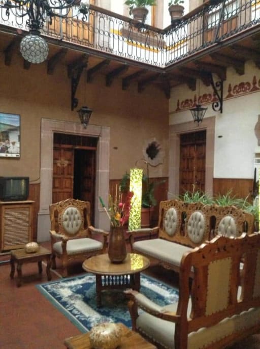 hotel los escdos patzcuaro michoacan