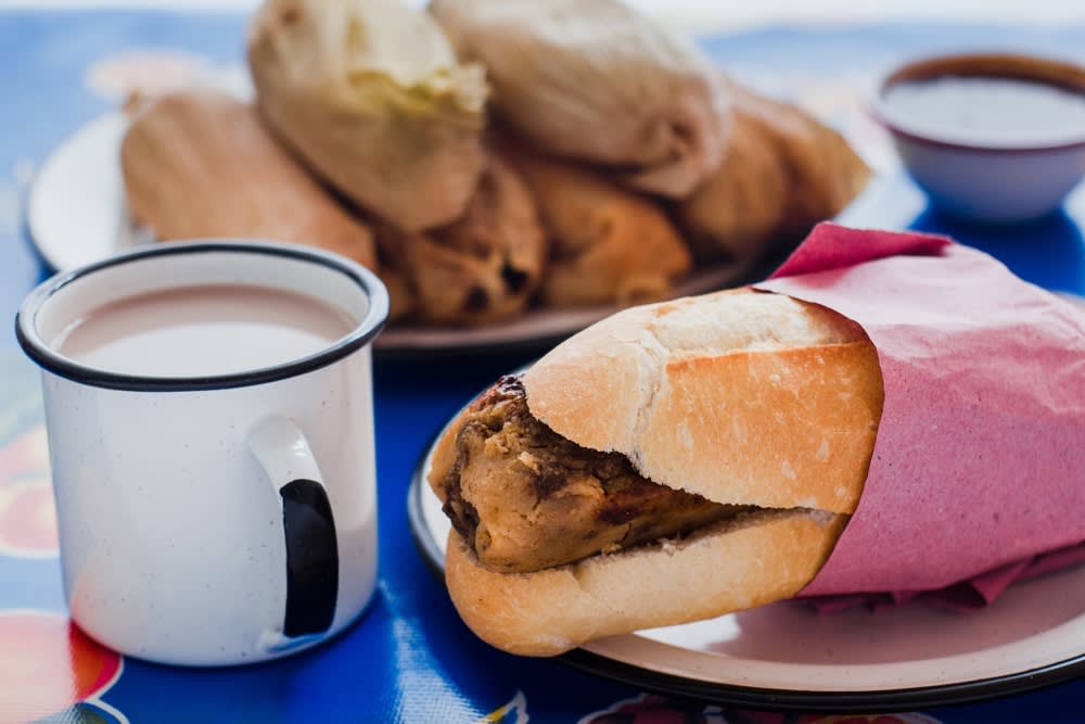 traditional mexican breakfast guajolota